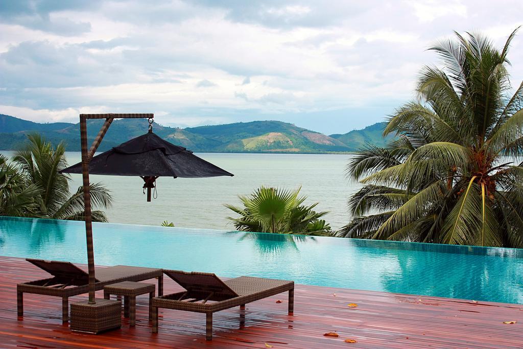 The Blue Sky Resort @ Ranong Buitenkant foto